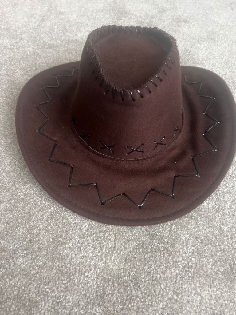 Cowboy hat dark brown with black detailing