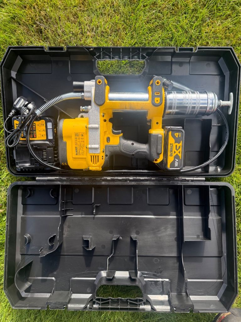 Dewalt grease gun with battery, charger and case