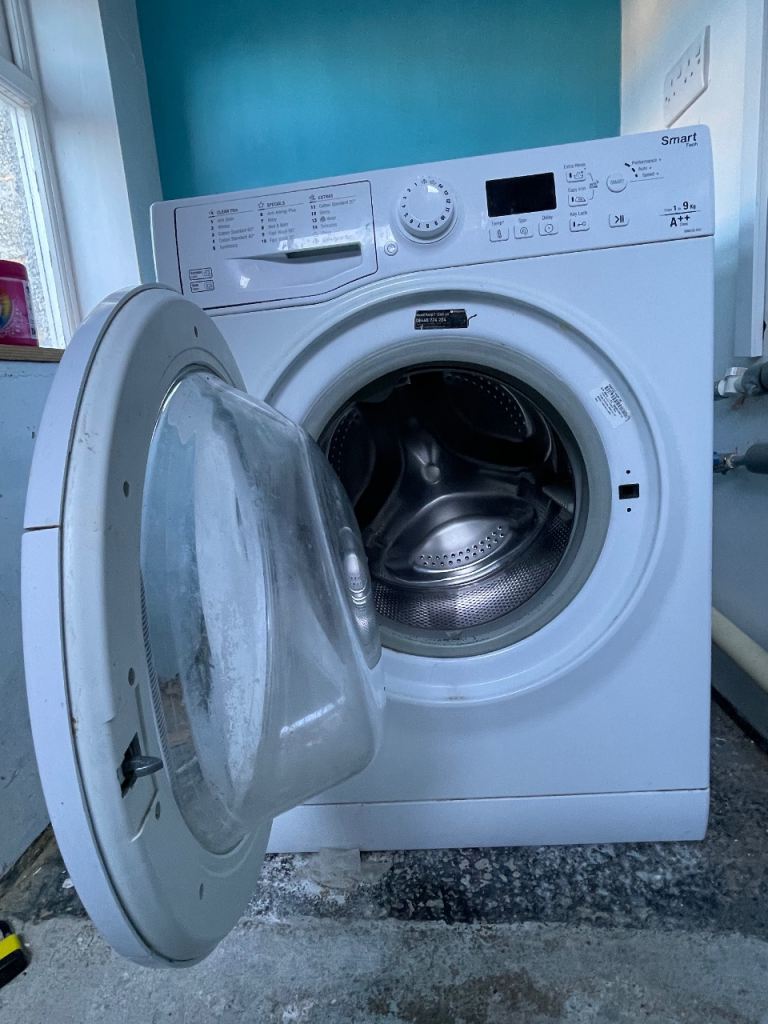 Hotpoint WMFUG 942 A++ 1-9kg Smart Tech washing machine