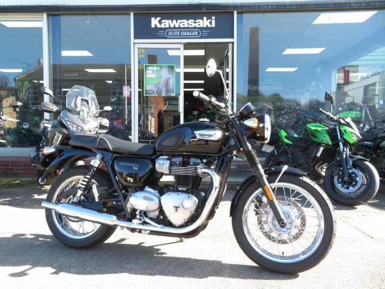 TRIUMPH BONNEVILLE T100 2018