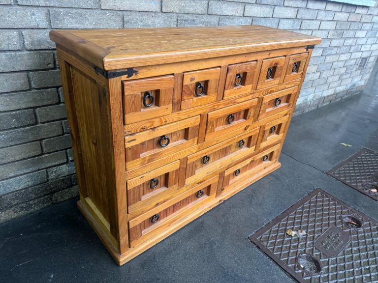 Rustic Solid pine merchant chest of drawers very good condition possible delivery
