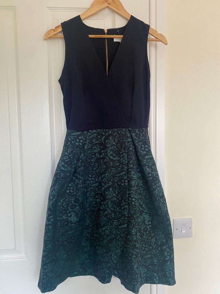 Lovely CLOSET Navy and Green Patterned Dress – Good Condition