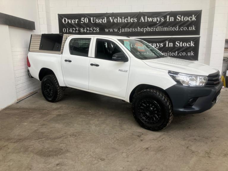  Toyota Hilux 2.4 D-4D Active 4WD Euro 6 4dr (3.5t) Diesel Manual
