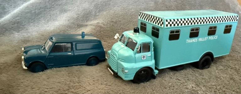 Rare Corgi Classics 08006 Thames Valley Police Set - Bedford S  Control & Mini Van