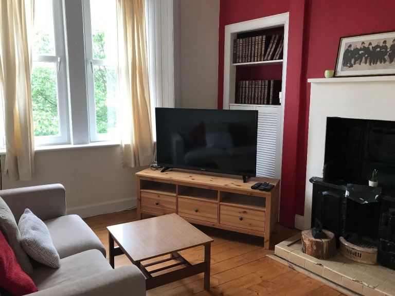 Sunny,  spacious flat to rent