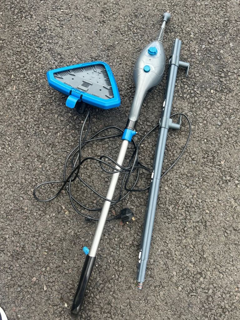 Vax Steam cleaner with accessories 
