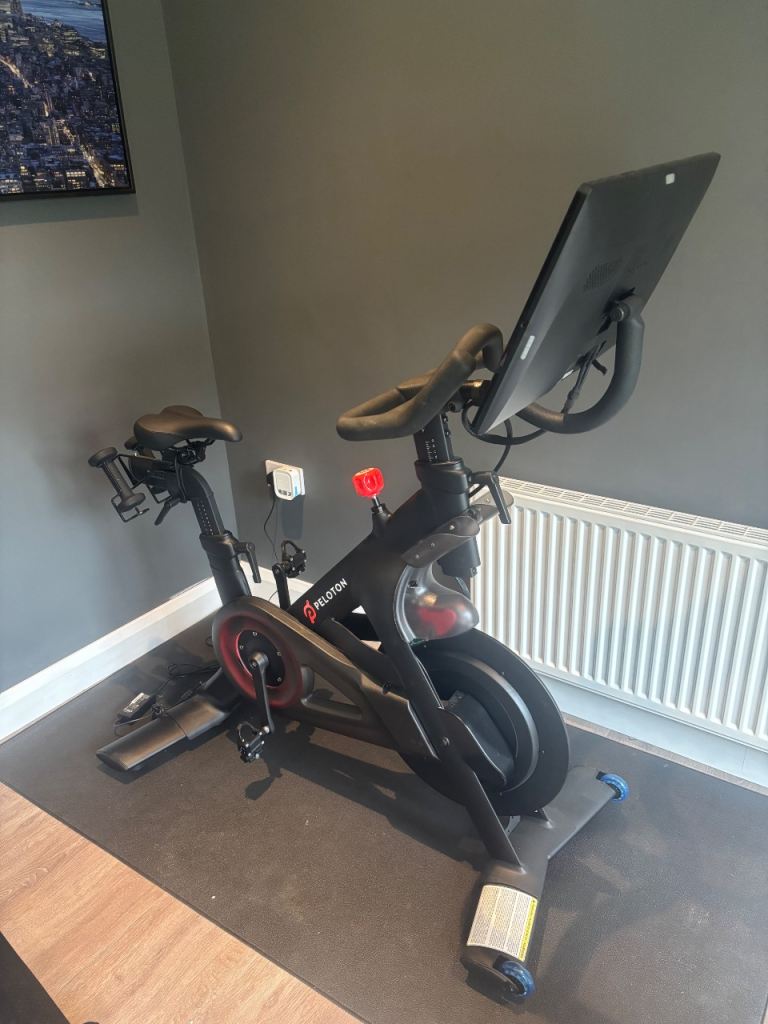 EXCELLENT CONDITION Peloton Bike