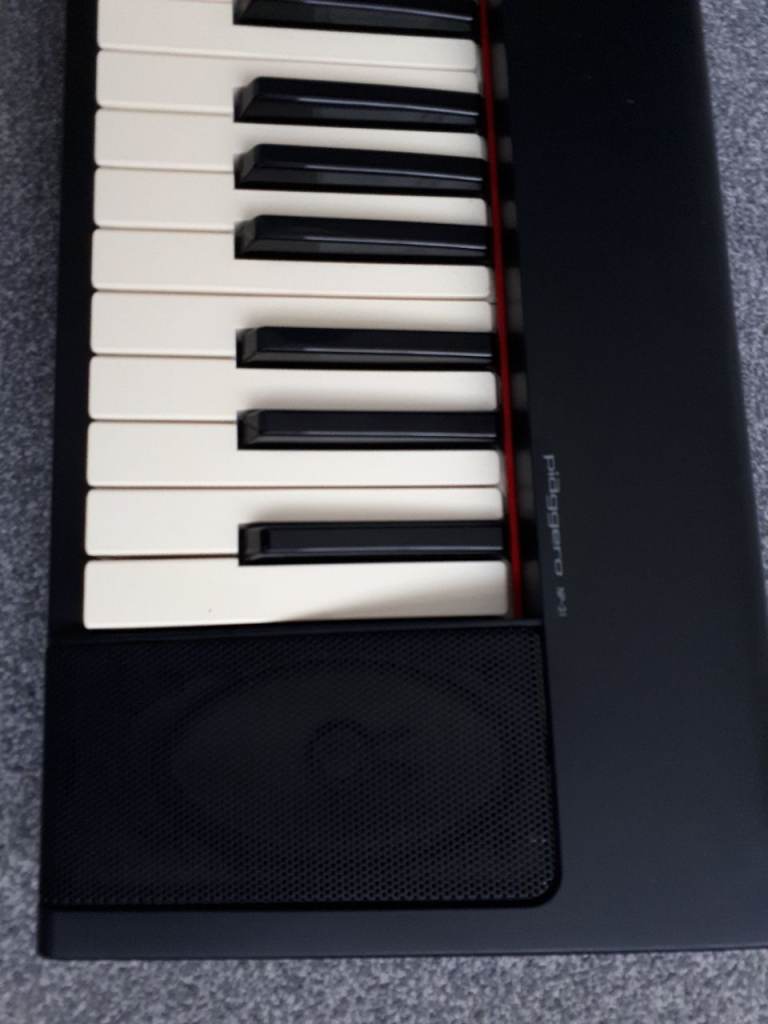 Yamaha NP 31 keyboard 