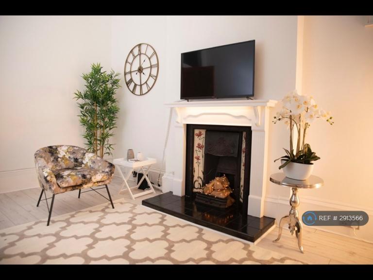 2 bedroom flat in Queen Margaret Drive, Glasgow, G20 (2 bed) (#2913566)