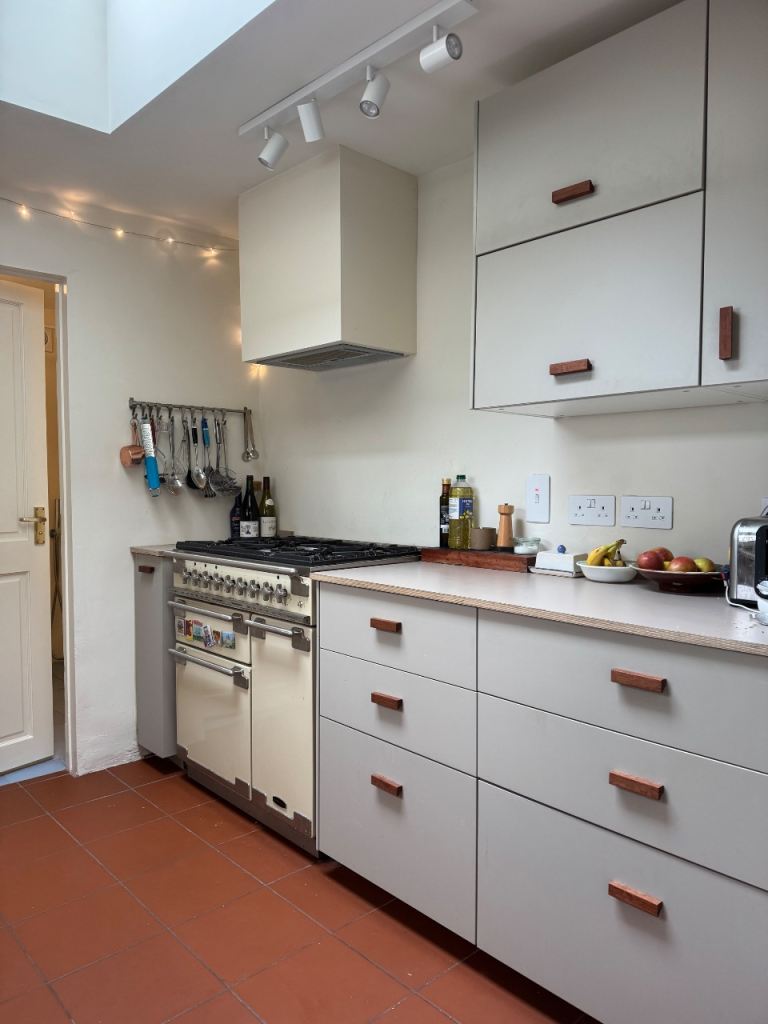 Bright 2-Bed House with Garden & Sea Views – Short-Term Let, Brighton
