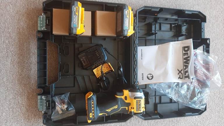 Dewalt 18v Impact driver dcf850 full set (very strong)