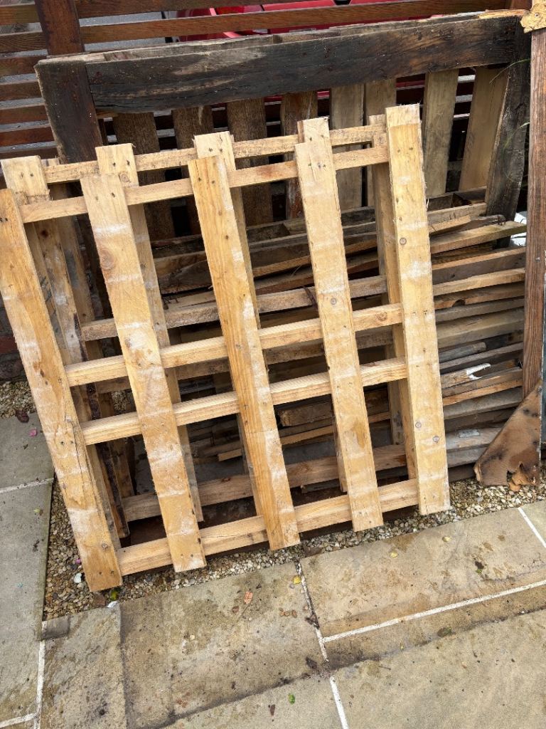 Free pallets x 3 to choose from