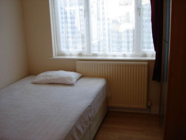 Bright Double room near Zone 3  station with free parking and free WiFi etc in HA0 1HT area