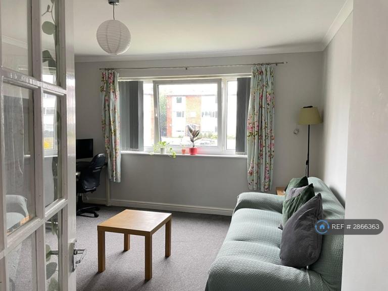 2 bedroom flat in Fairlawn Close, Leamington Spa, CV32 (2 bed) (#2866363)