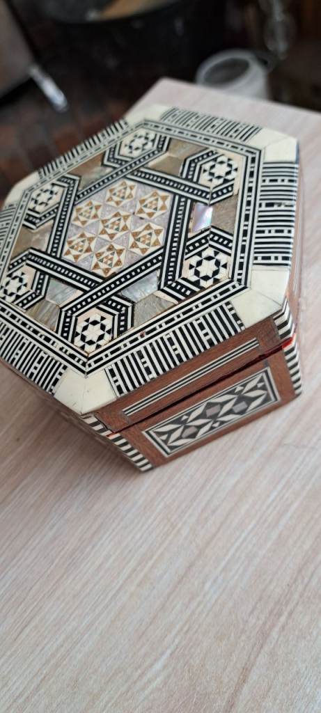 Mother of pearl jewellery/trinket box 