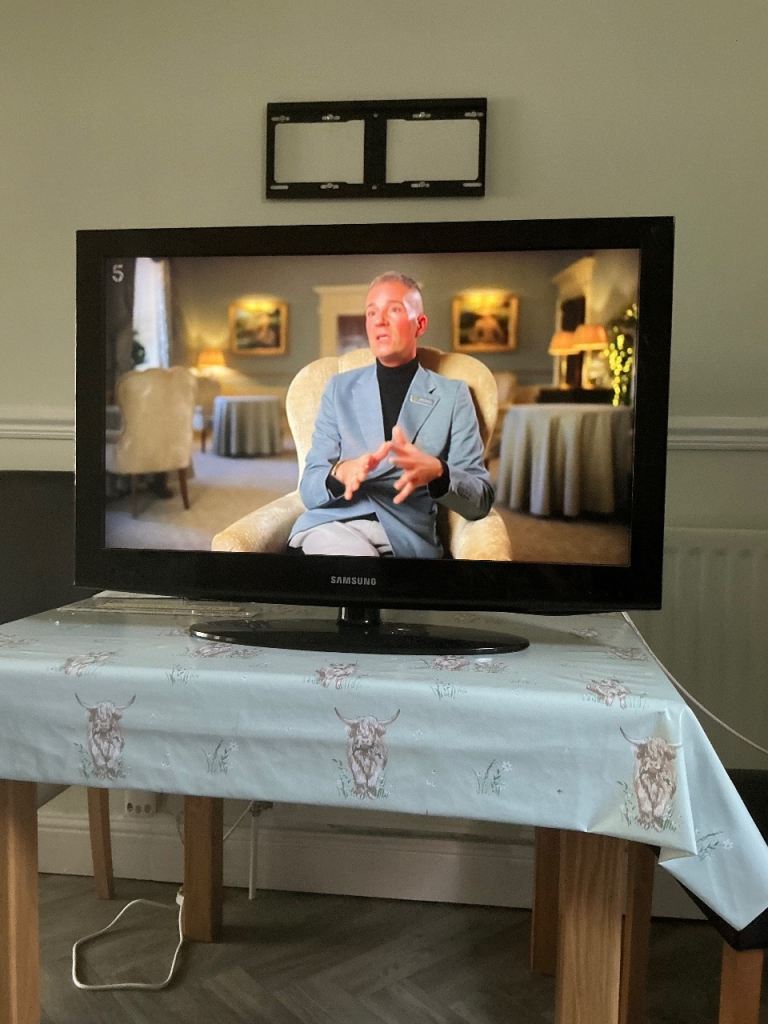 Samsung 32” tv with remote control in good working order 