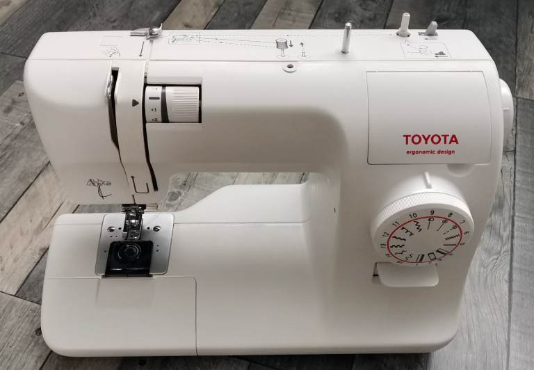 TOYOTA SPA15 Sewing Machine - Good Condition