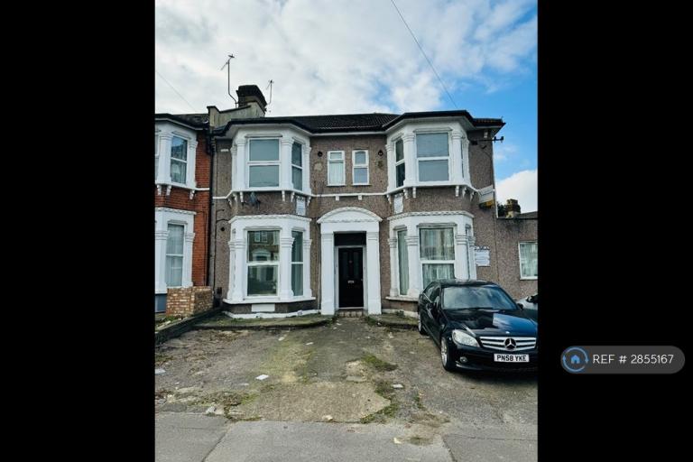 2 bedroom flat in Argyle Road, Ilford, IG1 (2 bed) (#2855167)