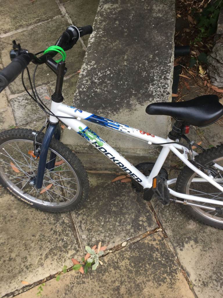 CHILDREN'S BICYCLE IN VERY GOOD CONDITION FOR SALE