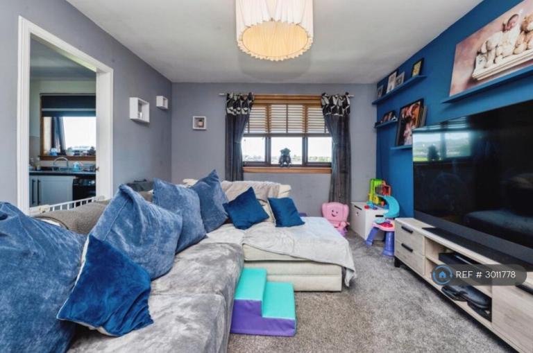 2 bedroom flat in Tulloch Court, Cowdenbeath, KY4 (2 bed) (#3011778)