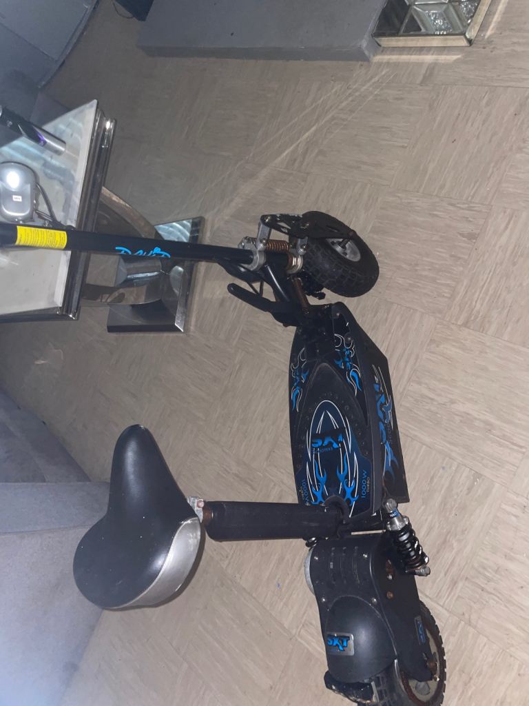 E scooter 45 mph needs charger battery  connected an bit tlc 