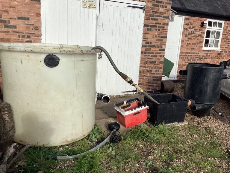 Koi fry tank 300 gallons, vortex, filter, pump and fittings included 