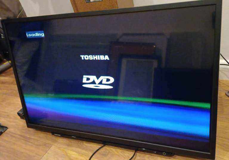 Toshiba 32inch LCD TV with built in DVD Player + Wall Bracket