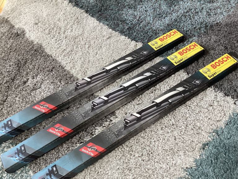3 Bosch Windscreen Wipers 28 inches