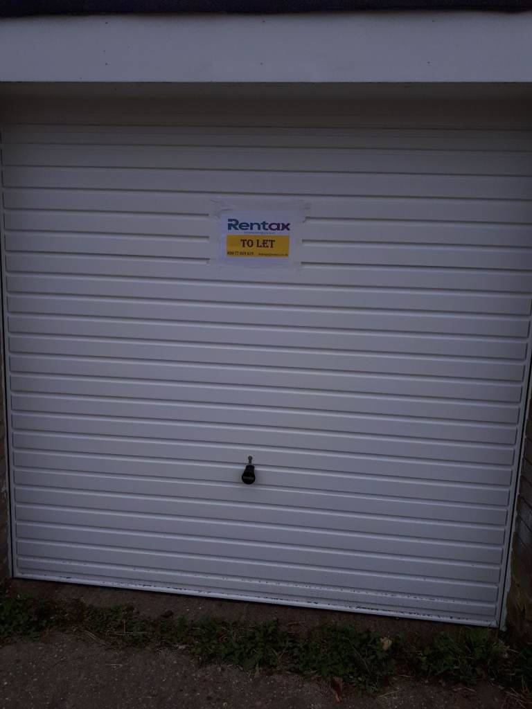 Reduced! SS14 ~ Lock up Garage ~ Rose Acre ~ Basildon ~ SS14 ~ Easy access ~ Newish roof & door ! 