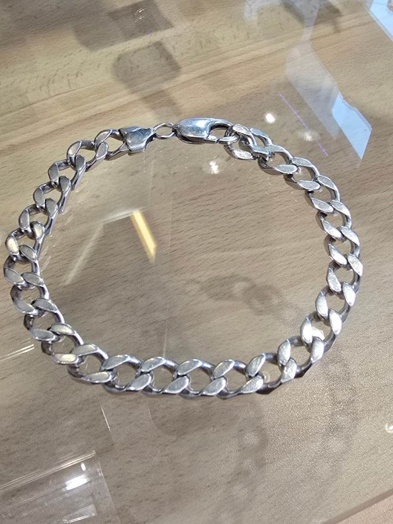 SILVER 9 INCH CURB BRACELET WITH LOBSTER CLAW CLASP