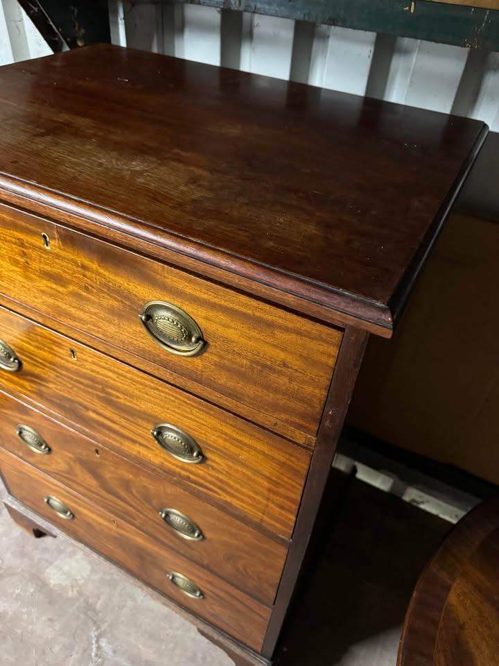 Georgian style chest of drawers
