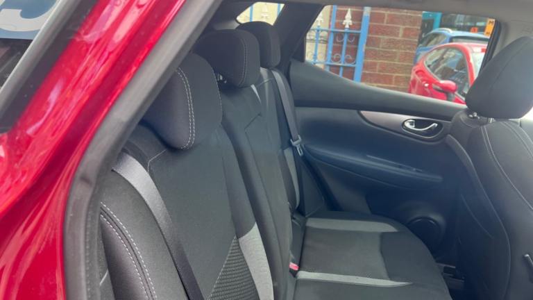 Nissan qashqai N1.5 dCi 115 N-Connecta 5dr 2 owners full Nissan history stunning