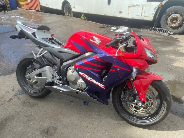 Honda CBR 600 RR Breaking 