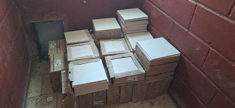 VITRIFIED CREAM SPECKLED PORCELAIN FLOOR WALL TILES 51m2 