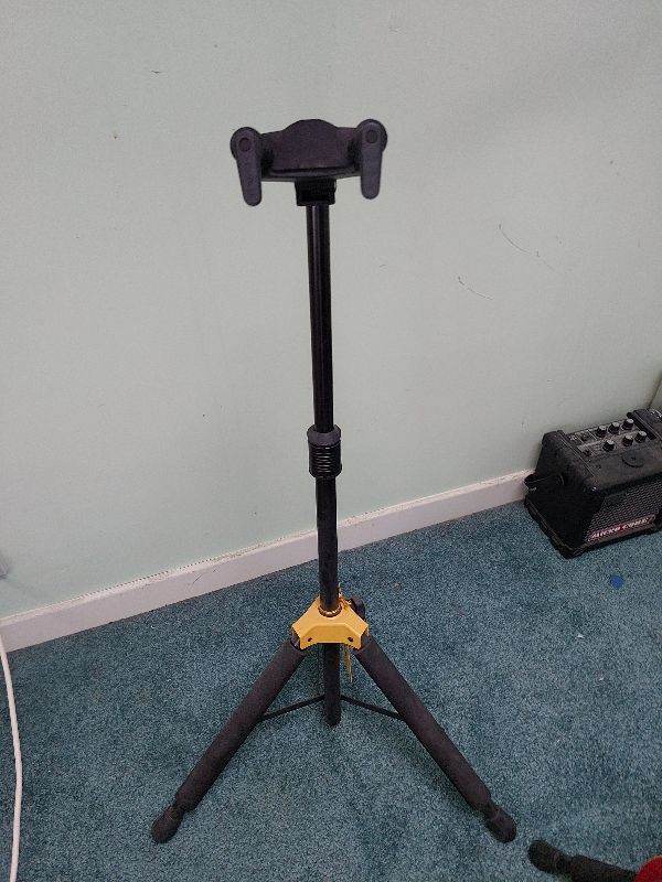 guitar stand gs415b plus (NEW) BARGAIN LESS THAN HALF PRICE 
