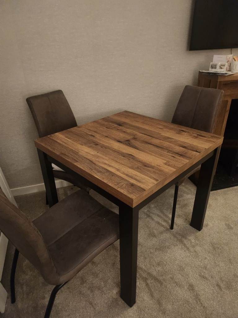 image for NEXT BRONX EXTENDABLE TABLE 4 CHAIRS