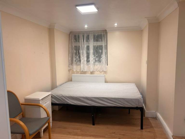 Spacious Double Ensuite Room at Hounslow