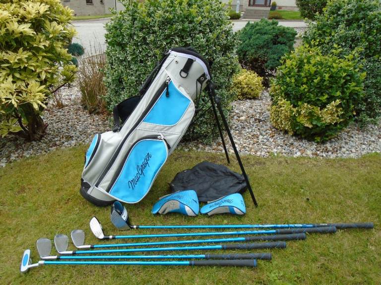 Macgregor junior golf set tourney 2 , in stand bag 6 clubs, age 9-12 years approx 