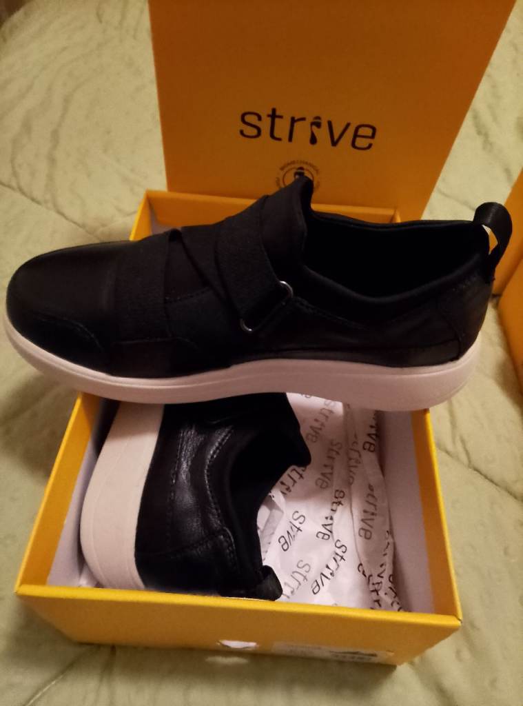 Strive authotic trainers