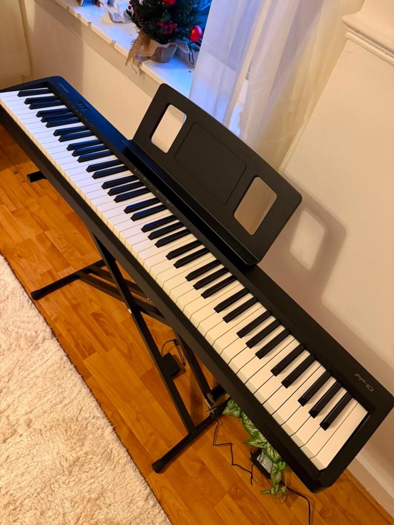 Roland FP-10 88 Keys Digtal Piano with stand