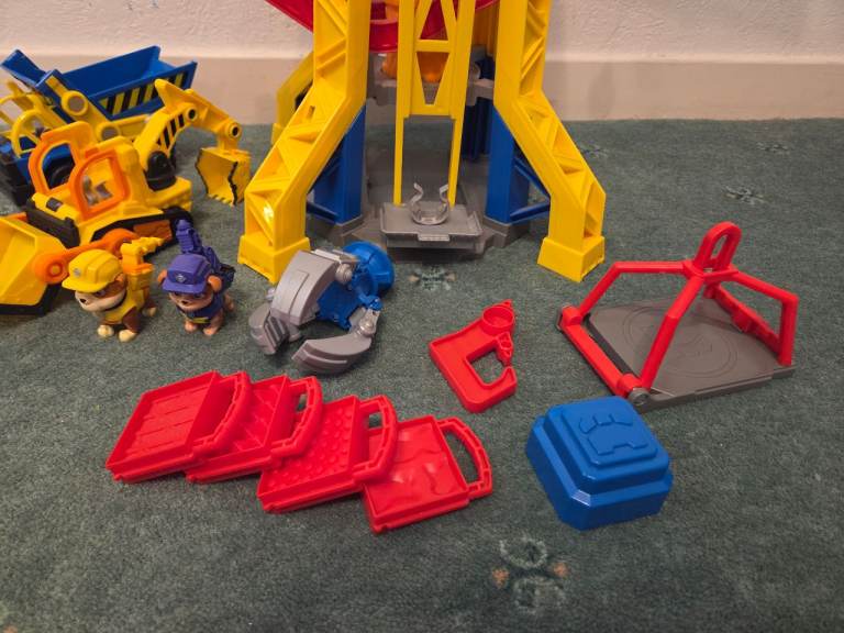 Paw Patrol Rubble Ultimate Barkyard Crane Tower