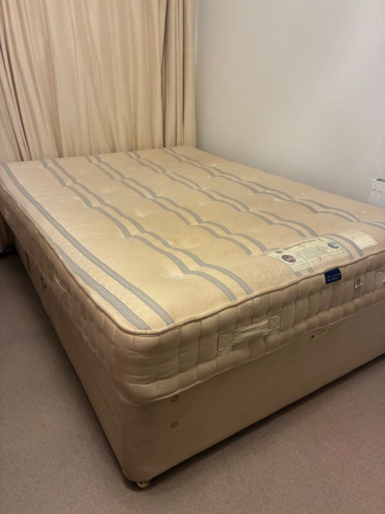 King size bed with mattress and drawers pick up only SE1