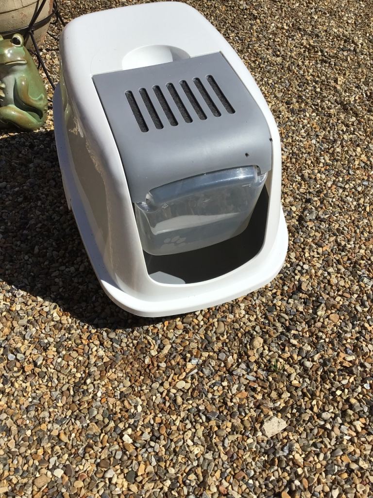 Cat litter box 