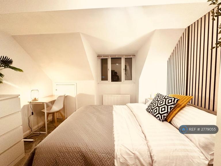 1 bedroom in Ashbourne Road, London, CR4 (#2779055)