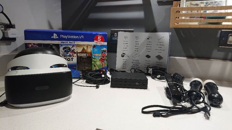 PSVR V2 in original box, manuals, Extras: camera and 2 motion controllers!!