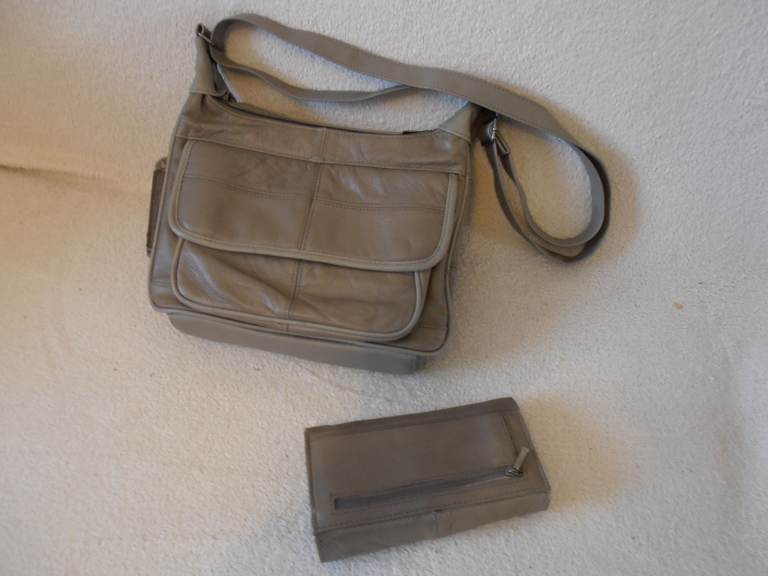 Light Brown - LEATHER - Shoulder Bag , with matching Purse.