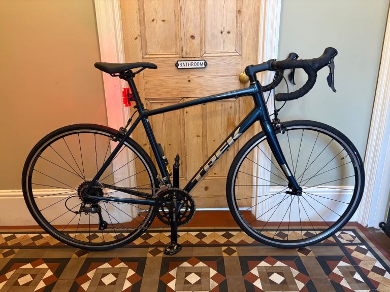 2024 TREK DOMANE AL2 Road bike 56cm immaculate.