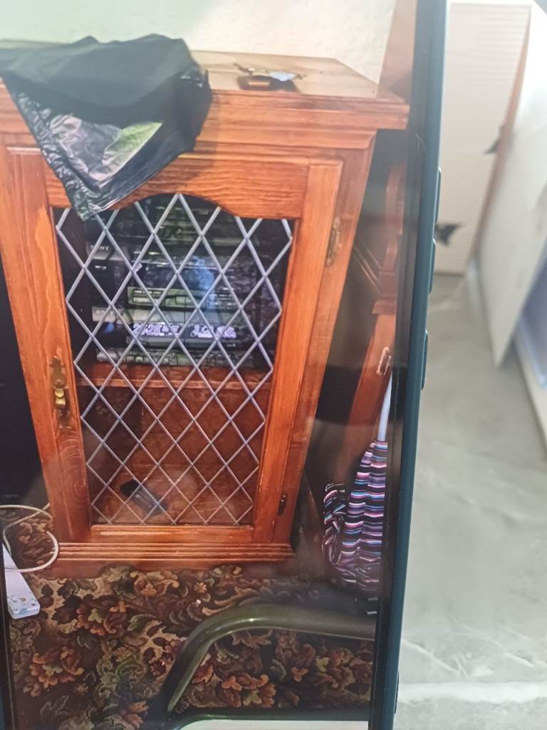 Display cabinet and wall unit free to colect