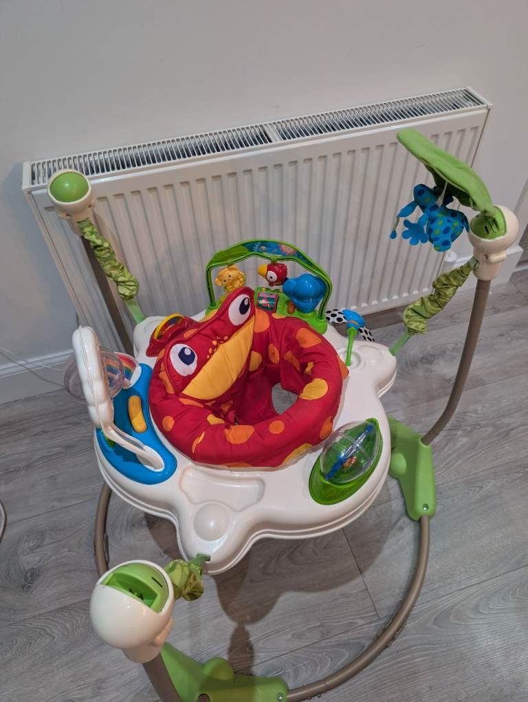 Jumperoo baby bouncer