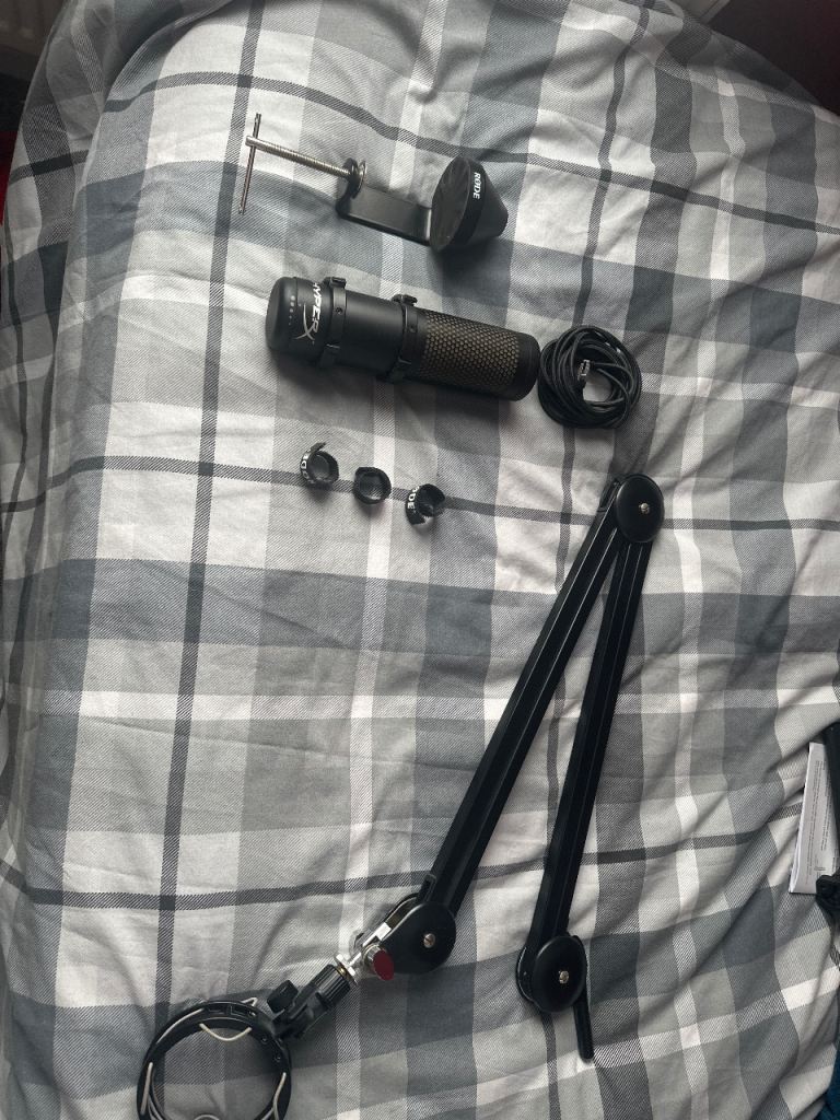 RODE Microphone arm w/ HyperX Quadcast microphone 